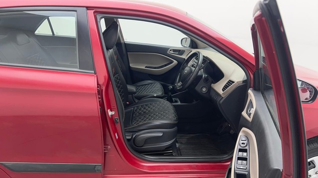 Second-hand 2015 Hyundai i20 Sportz 1.2 for sale in Lucknow-15