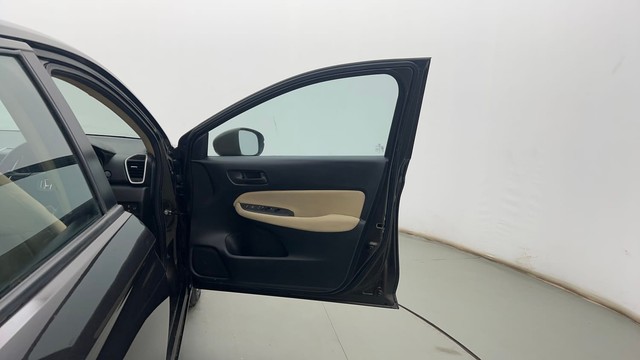 Second-hand 2022 Honda City 1.5 V MT Exclusive for sale in Kolkata-16