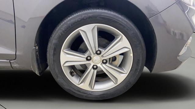 Second-hand 2019 Hyundai Verna VTVT 1.6 SX Option for sale in Bangalore-24