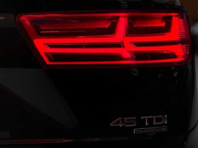 Second-hand 2018 Audi Q7 45 TDI Quattro Technology for sale in Noida-9