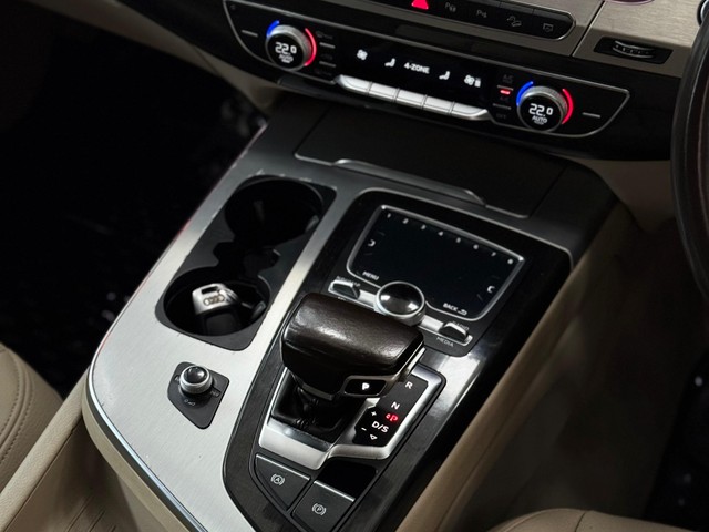 Second-hand 2018 Audi Q7 45 TDI Quattro Technology for sale in Noida-12