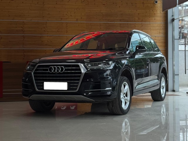 Second-hand 2018 Audi Q7 45 TDI Quattro Technology for sale in Noida-3