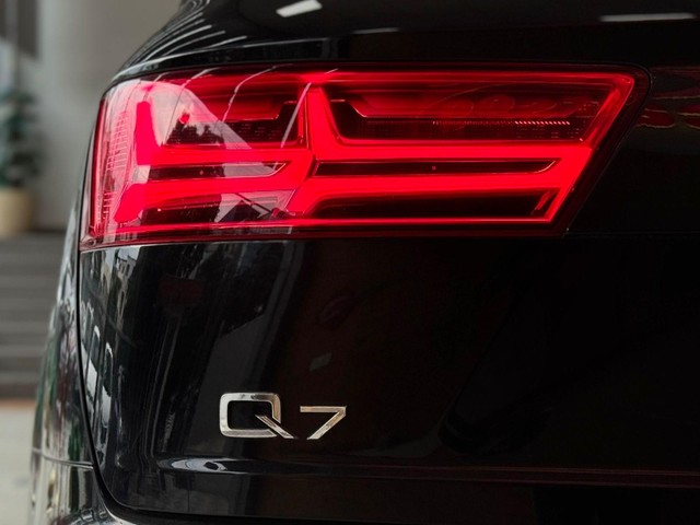 Second-hand 2018 Audi Q7 45 TDI Quattro Technology for sale in Noida-8