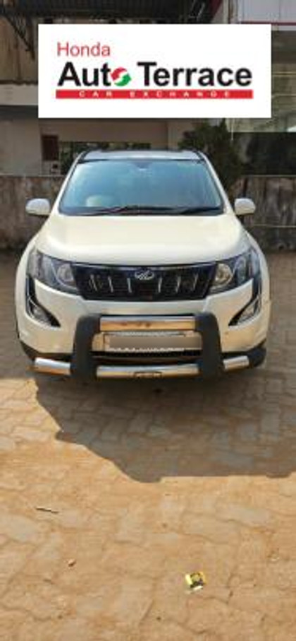 Second-hand 2017 Mahindra XUV500 W6 2WD for sale in Bhubaneswar