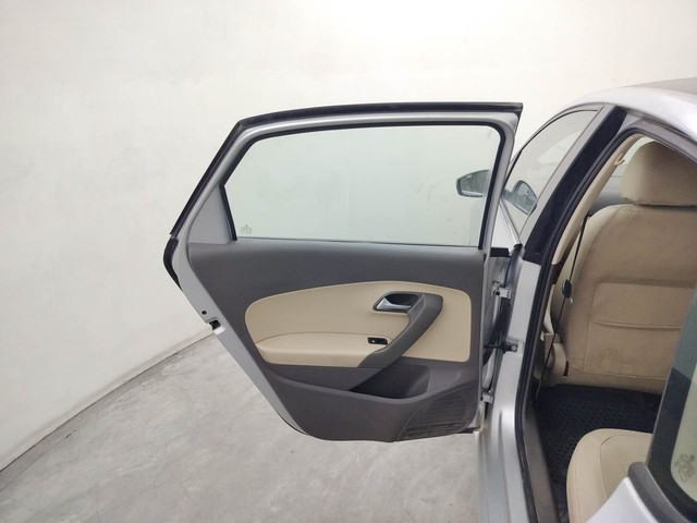 Second-hand 2016 Volkswagen Vento 1.5 Highline Plus AT 16 Alloy for sale in Coimbatore-36