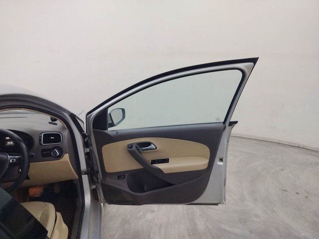 Second-hand 2016 Volkswagen Vento 1.5 Highline Plus AT 16 Alloy for sale in Coimbatore-16