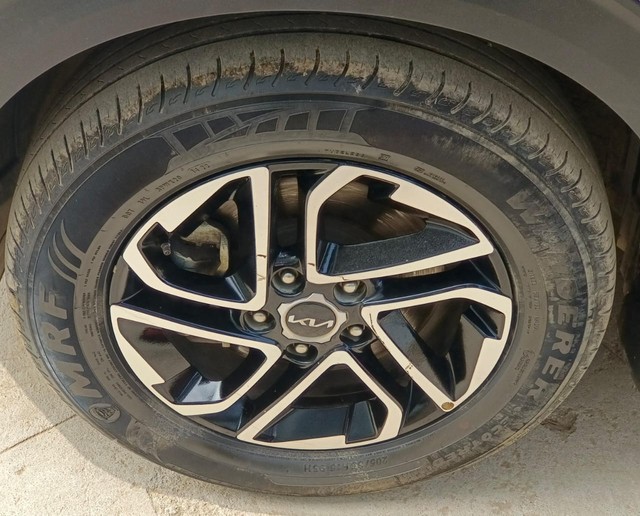 Second-hand 2022 Kia Carens Luxury Plus Turbo DCT 6 STR 2022-2023 for sale in Bangalore-8