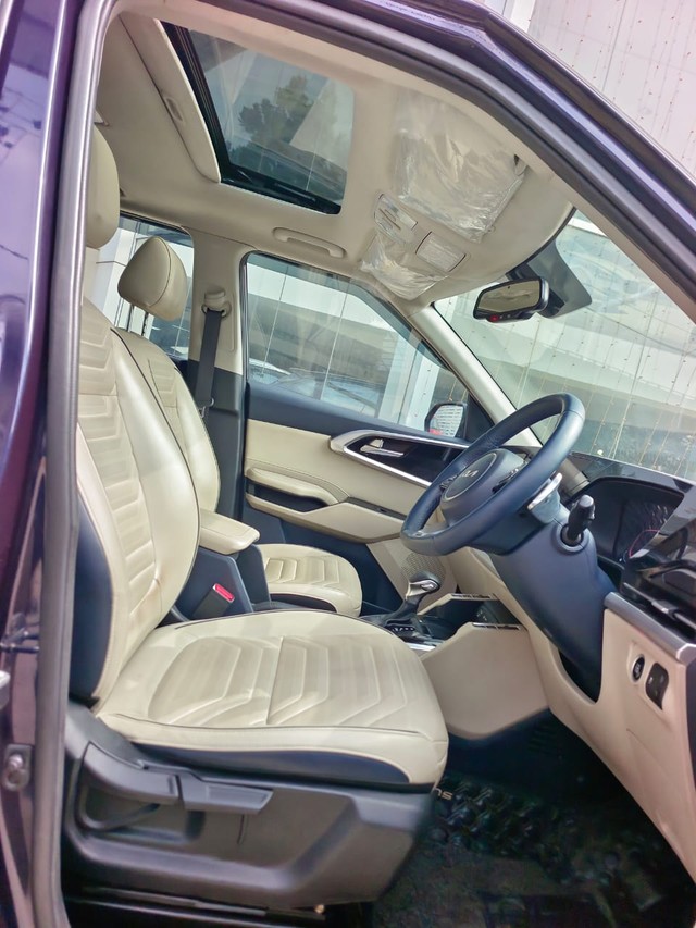 Second-hand 2022 Kia Carens Luxury Plus Turbo DCT 6 STR 2022-2023 for sale in Bangalore-9