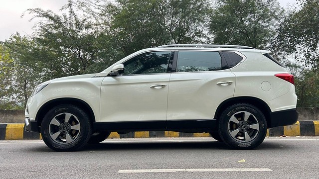 Second-hand 2019 Mahindra Alturas G4 4X4 AT BSIV for sale in Noida-3