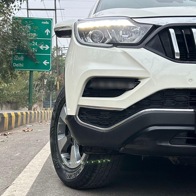 Second-hand 2019 Mahindra Alturas G4 4X4 AT BSIV for sale in Noida-7
