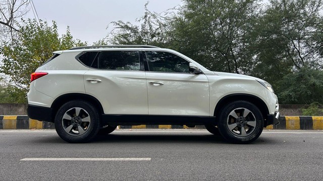 Second-hand 2019 Mahindra Alturas G4 4X4 AT BSIV for sale in Noida-1