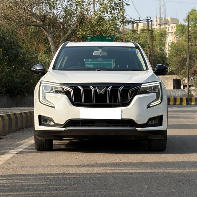 Second-hand 2023 Mahindra XUV700 AX5 AT BSVI for sale in Noida-5