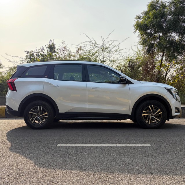 Second-hand 2023 Mahindra XUV700 AX5 AT BSVI for sale in Noida-1