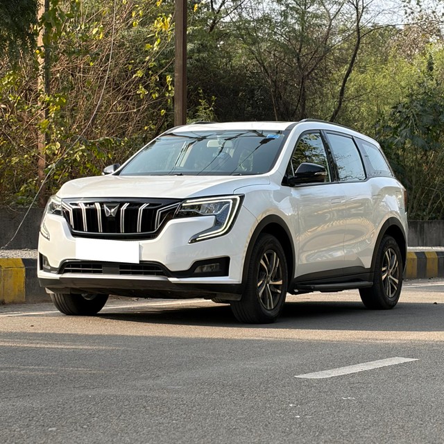 Second-hand 2023 Mahindra XUV700 AX5 AT BSVI for sale in Noida-4