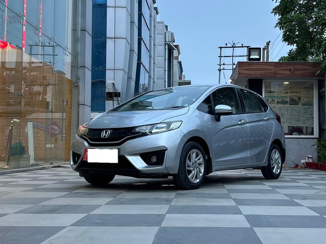 Second-hand 2017 Honda Jazz 1.2 V AT i VTEC for sale in Noida-4