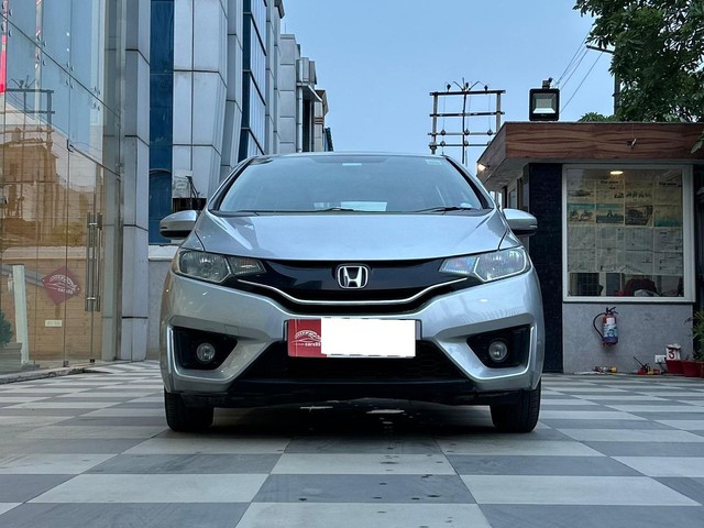 Second-hand 2017 Honda Jazz 1.2 V AT i VTEC for sale in Noida-5