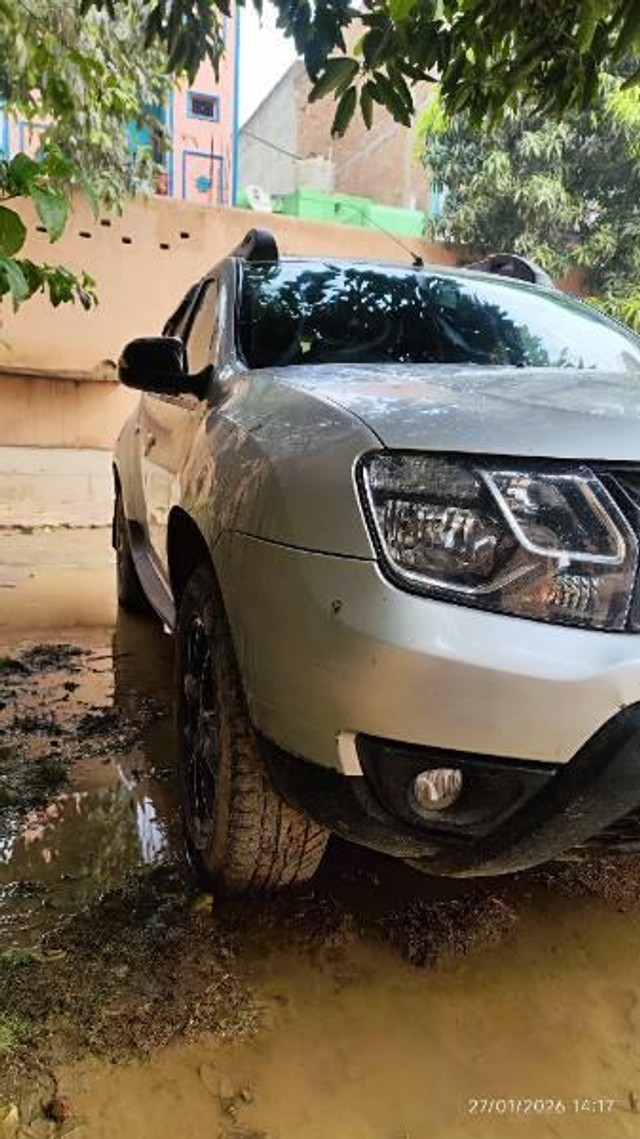 Second-hand 2017 Renault Duster Petrol RXS CVT for sale in New Delhi-2