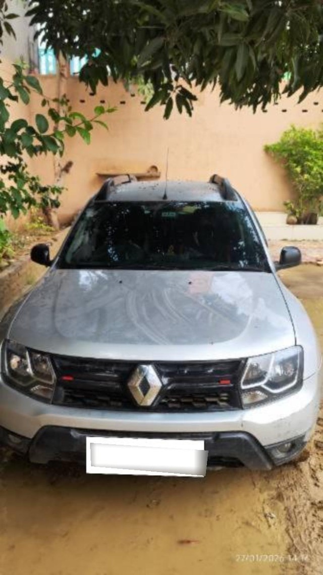 Second-hand 2017 Renault Duster Petrol RXS CVT for sale in New Delhi-3