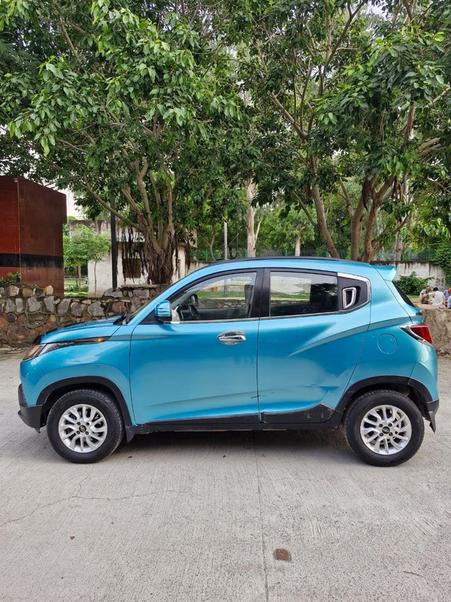 Second-hand 2017 Mahindra KUV 100 mFALCON G80 K8 Dual Tone for sale in New Delhi-2