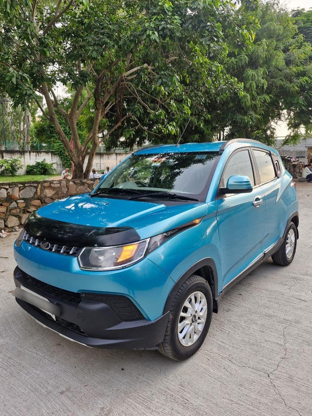 Second-hand 2017 Mahindra KUV 100 mFALCON G80 K8 Dual Tone for sale in New Delhi-3