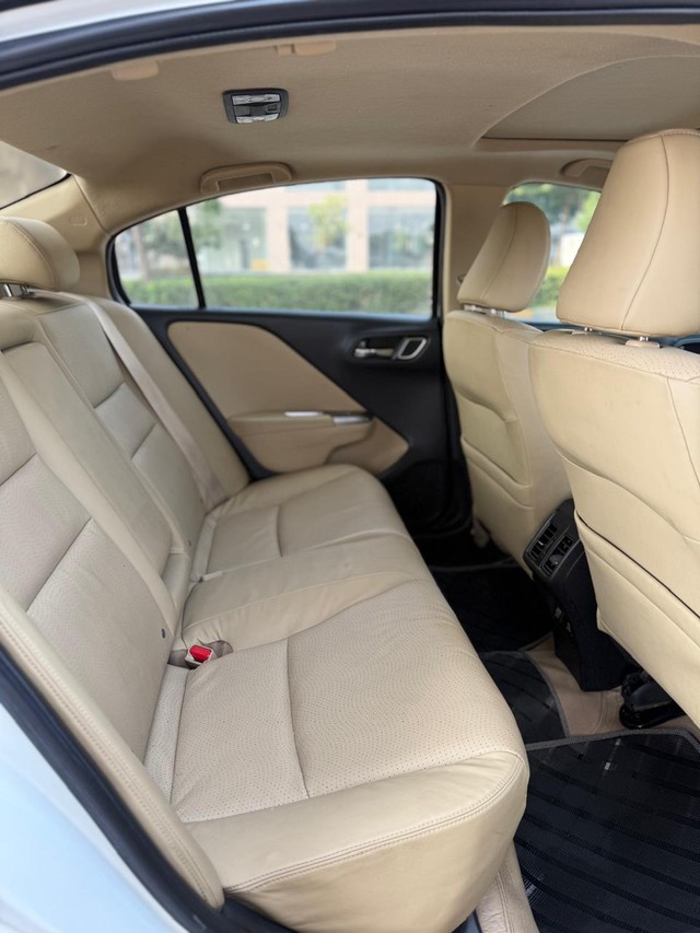 Second-hand 2019 Honda City ZX MT for sale in Ahmedabad-8