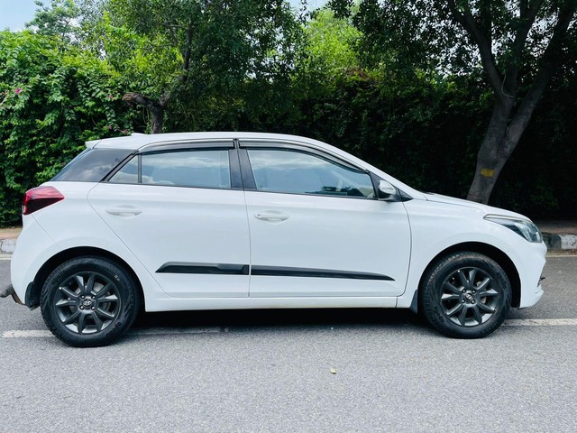 Second-hand 2019 Hyundai i20 Petrol Asta for sale in New Delhi