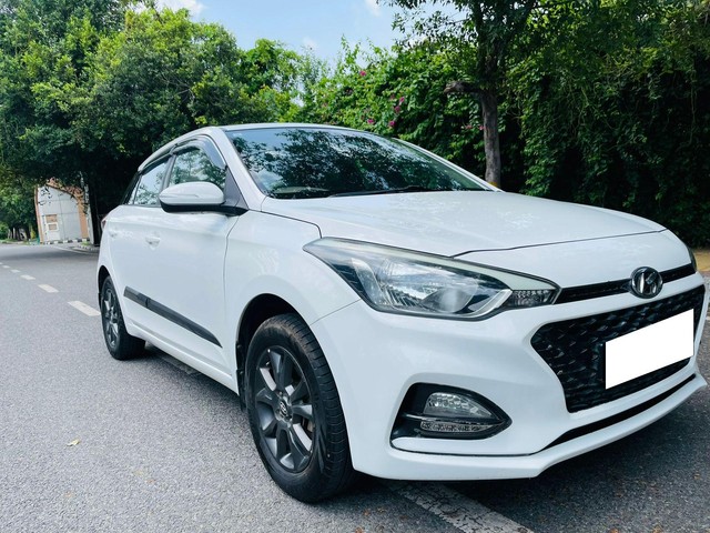 Second-hand 2019 Hyundai i20 Petrol Asta for sale in New Delhi