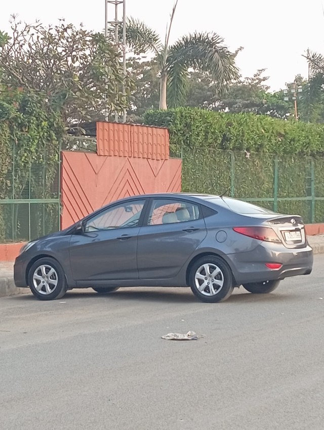 Second-hand 2012 Hyundai Verna 1.4 CRDi for sale in Surat-9