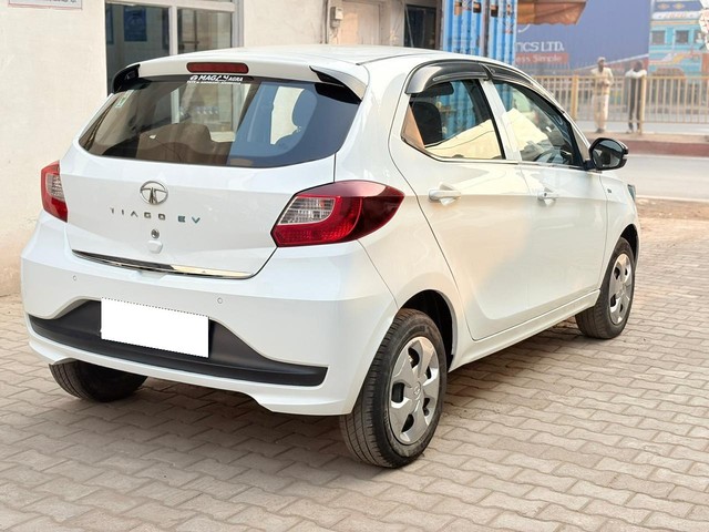 Second-hand 2023 Tata Tiago EV XT MR for sale in Agra-7