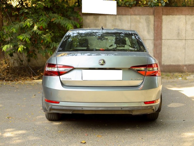 Second-hand 2016 Skoda Superb LK 1.8 TSI AT for sale in New Delhi-1