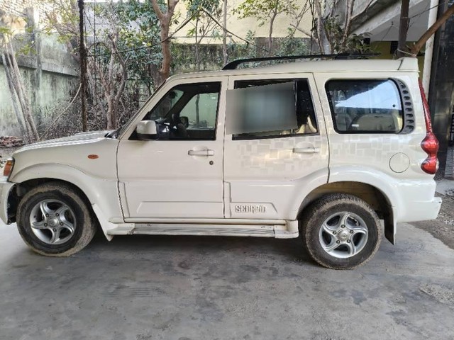 Second-hand 2010 Mahindra Scorpio VLX 2WD AT BSIII for sale in Roorkee-3