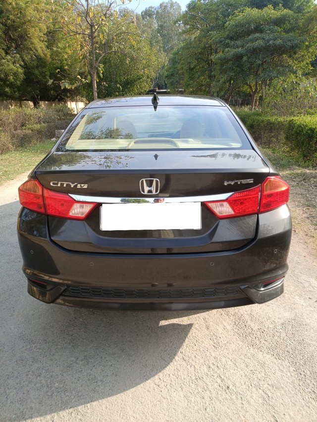 Second-hand 2019 Honda City V MT for sale in New Delhi-2