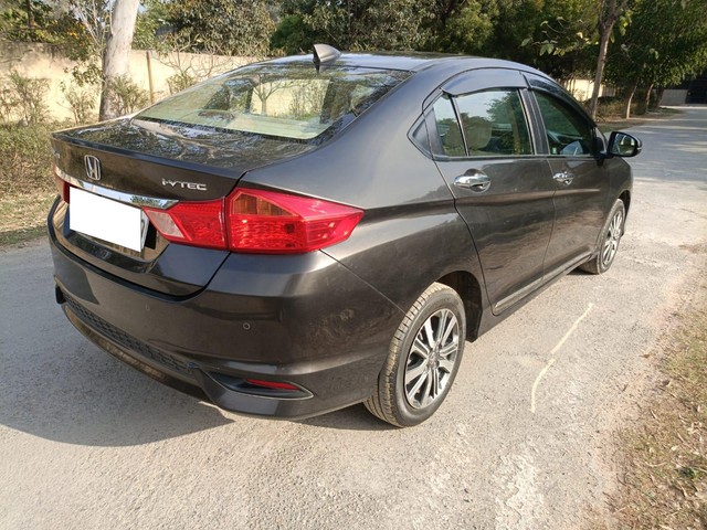 Second-hand 2019 Honda City V MT for sale in New Delhi-9