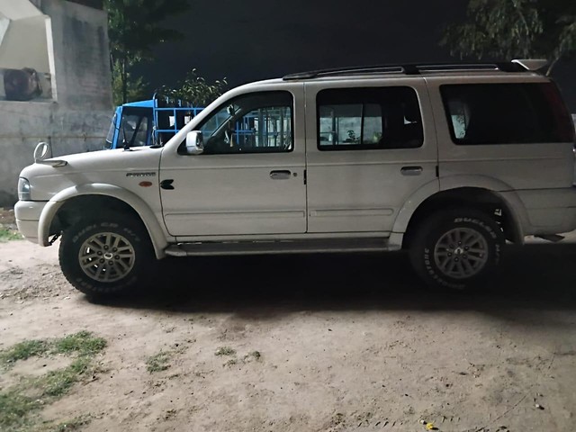 Second-hand 2006 Ford Endeavour 4x2 XLT for sale in Ajmer-4