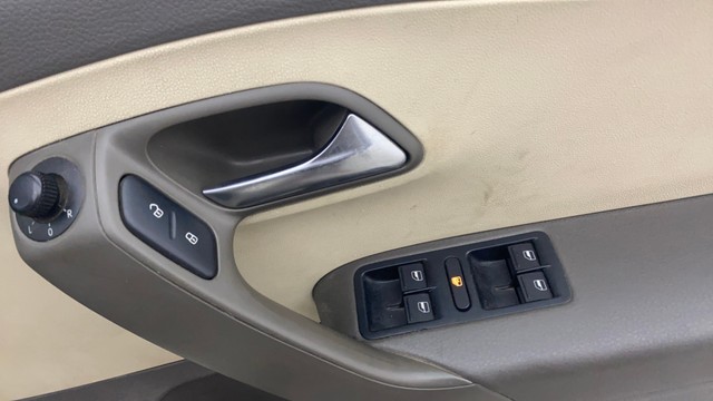 Second-hand 2014 Volkswagen Vento Petrol Highline for sale in Bangalore-6