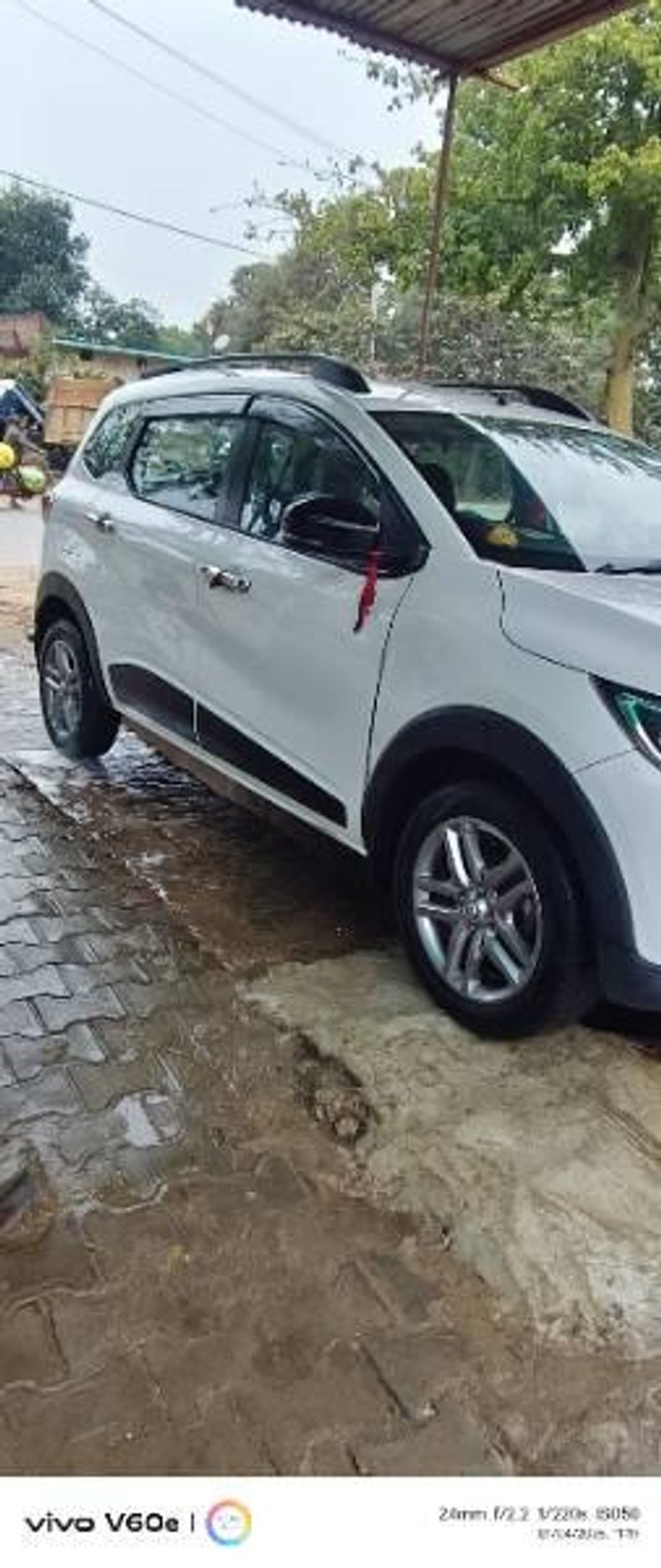 Second-hand 2022 Renault Triber RXZ BSVI for sale in Ghazipur-1