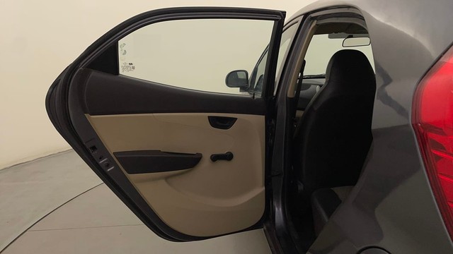 Second-hand 2015 Hyundai EON Magna for sale in Mysore-26