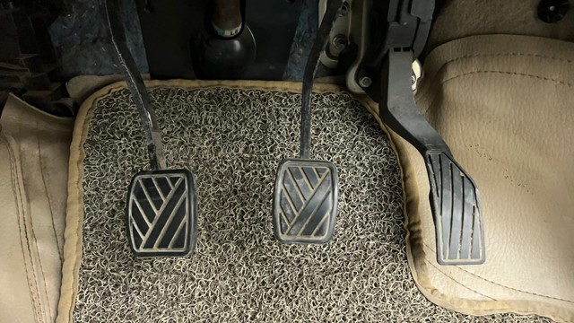 Second-hand 2017 Maruti Ertiga SHVS ZDI for sale in Ahmedabad-14