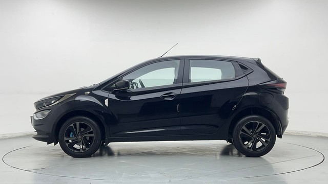 Second-hand 2022 Tata Altroz XZ Plus Dark Edition for sale in Noida-6