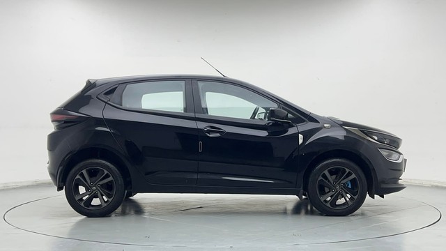 Second-hand 2022 Tata Altroz XZ Plus Dark Edition for sale in Noida-2