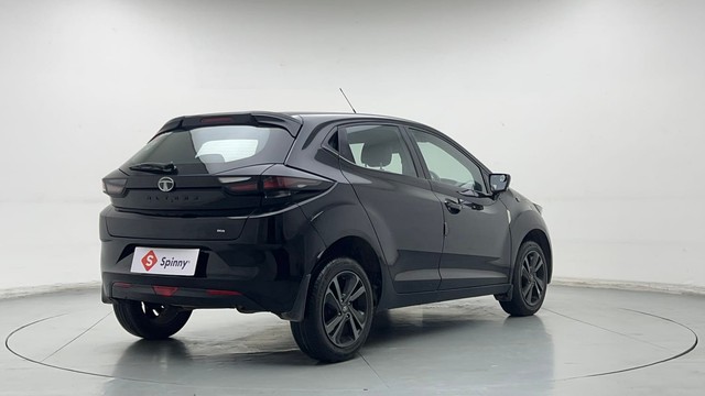 Second-hand 2022 Tata Altroz XZ Plus Dark Edition for sale in Noida-3