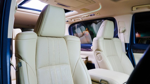 Second-hand 2023 Toyota Vellfire VIP Executive Lounge for sale in New Delhi-12