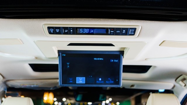 Second-hand 2023 Toyota Vellfire VIP Executive Lounge for sale in New Delhi-5