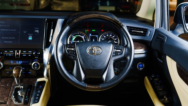 Second-hand 2023 Toyota Vellfire VIP Executive Lounge for sale in New Delhi-15