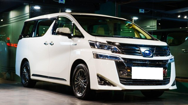 Second-hand 2023 Toyota Vellfire VIP Executive Lounge for sale in New Delhi-0