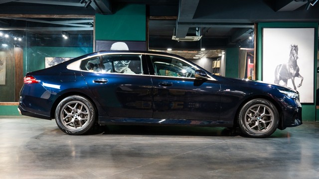 BMW 5 Series 530Li Second-hand 2024 BMW 5 Series 530Li for sale in New Delhi-3