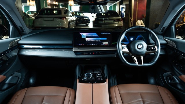 BMW 5 Series 530Li Second-hand 2024 BMW 5 Series 530Li for sale in New Delhi-17