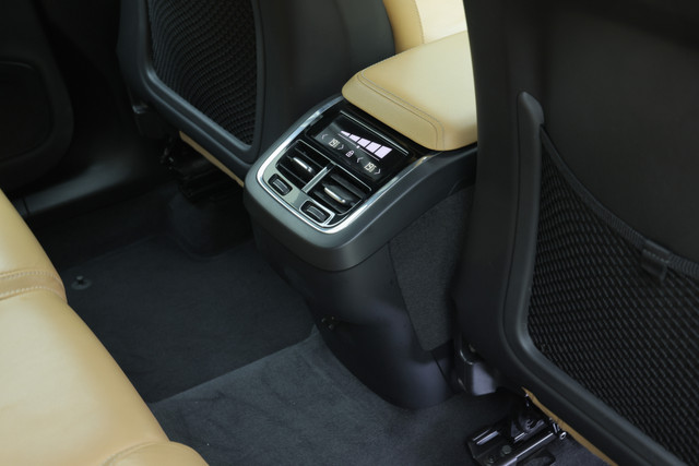 Second-hand 2022 Volvo XC60 B5 Inscripition for sale in Gurgaon-12