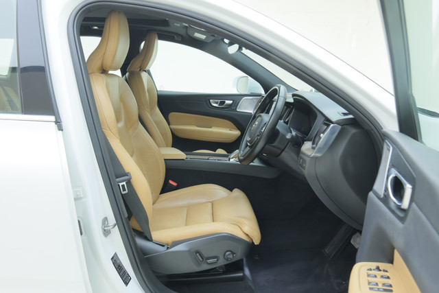 Second-hand 2022 Volvo XC60 B5 Inscripition for sale in Gurgaon-7