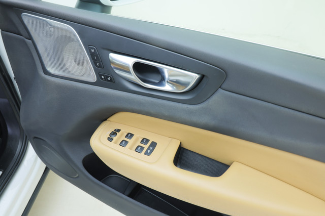 Second-hand 2022 Volvo XC60 B5 Inscripition for sale in Gurgaon-14